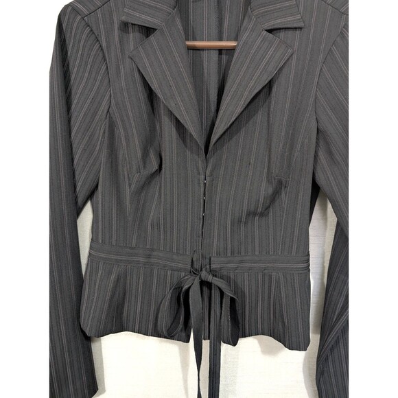 Women's Blazer Size 7/8 Black Pinstriped Hooks Front Tie Belt Long Sleeve Career - Picture 12 of 16